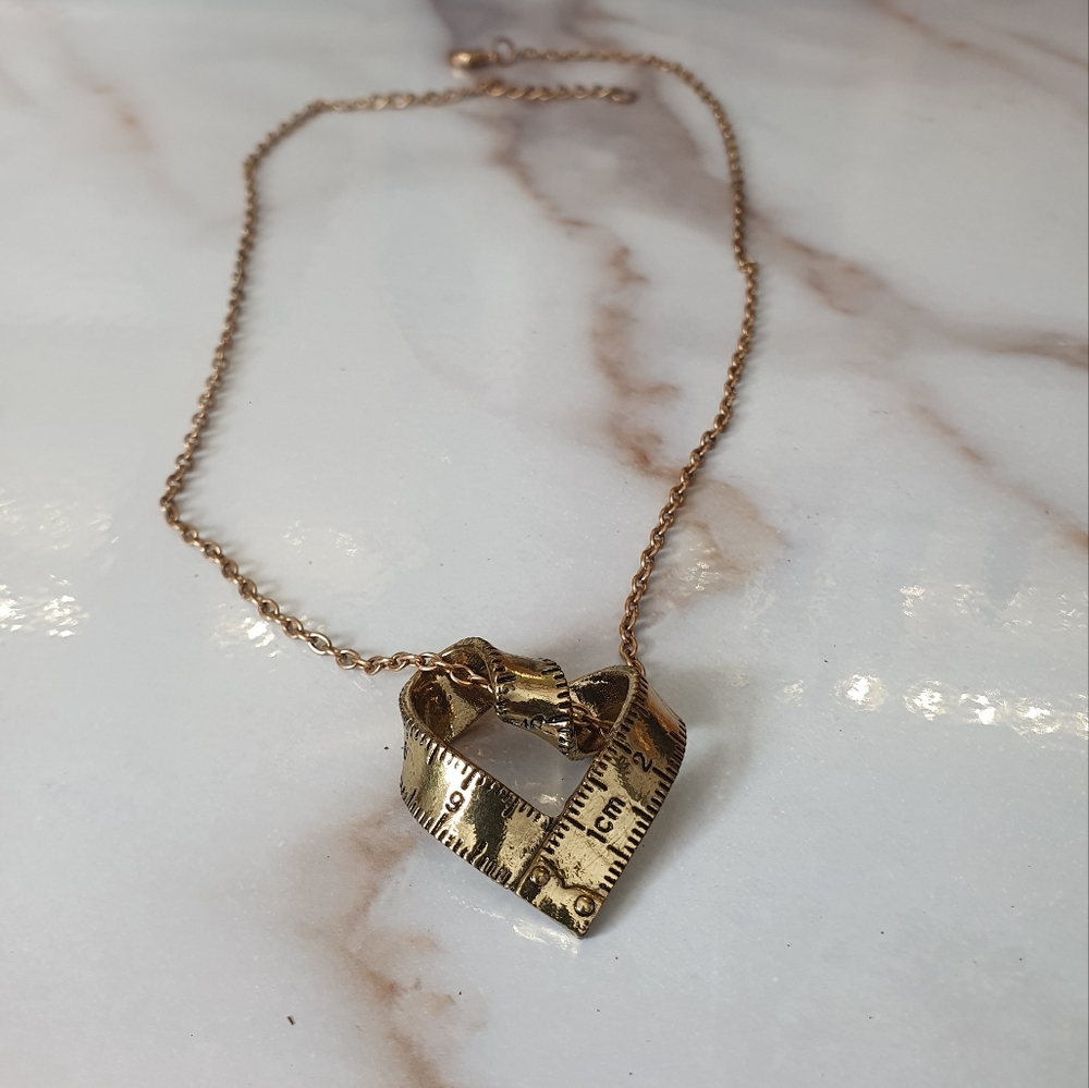 Heart Shaped necklace Measuring Tape Pendant twisted heart gold chain - Picture 3 of 4